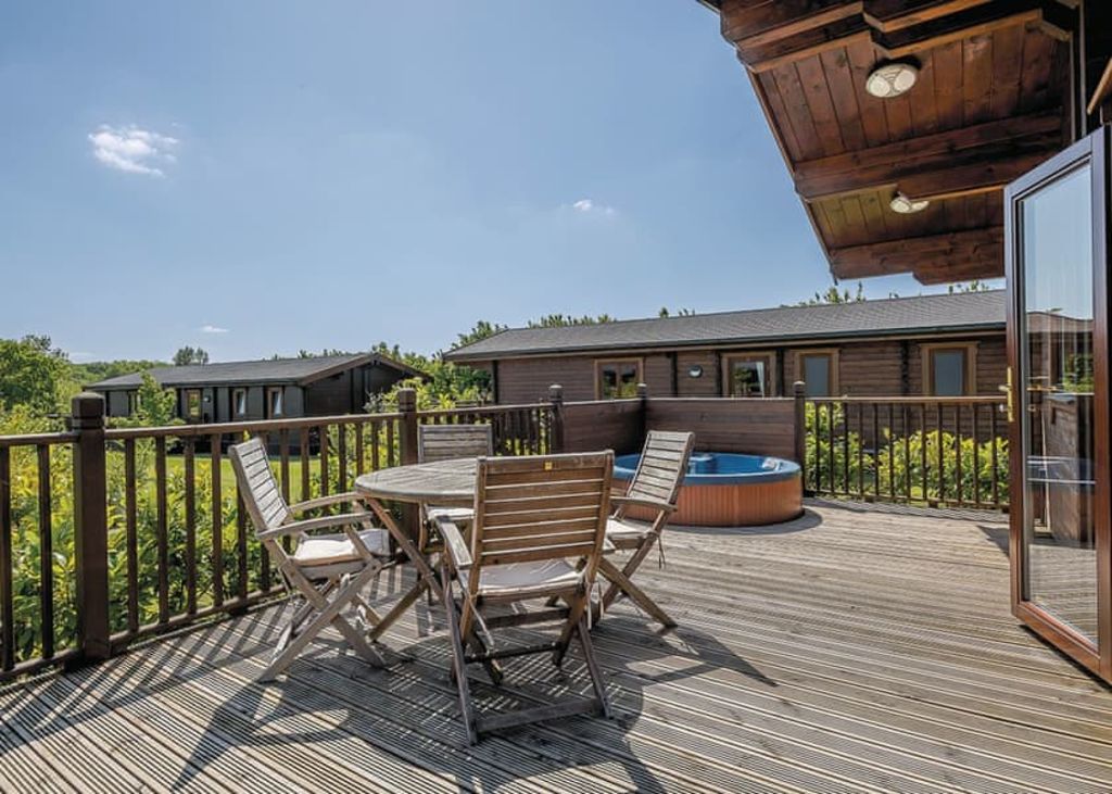 4nt Suffolk lodge stay with hot tub